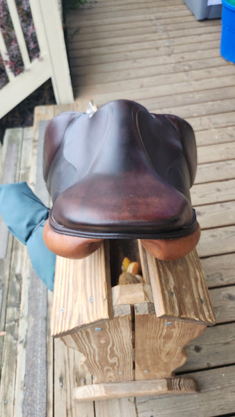 17" Devoux Socoa Jump Saddle