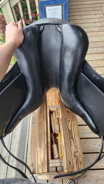18" Schleese Infinity II Plus Dressage Saddle