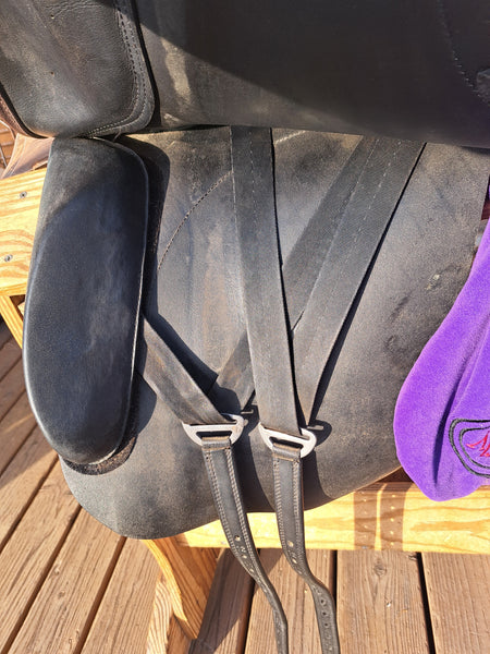 18" DT Saddlery Butterfly Dressage Saddle
