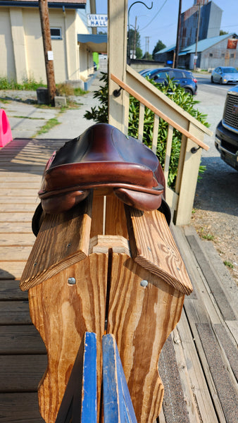 15" Beval Close Contact Jump Saddle