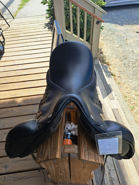 18" Mac Rider Exclusive Dressage Saddle