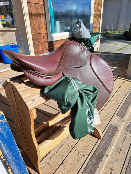 17" HDR Club Close Contact Saddle