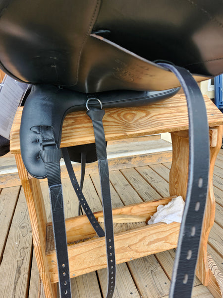 17" Edix Tudor Dressage Saddle
