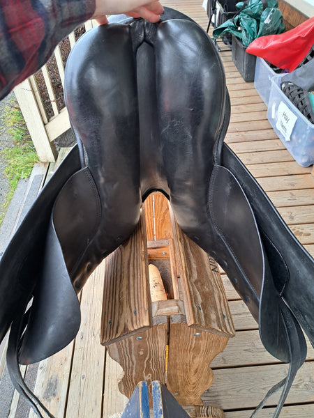 17.5" Stubben Scandica D.L. Extra Dressage Saddle