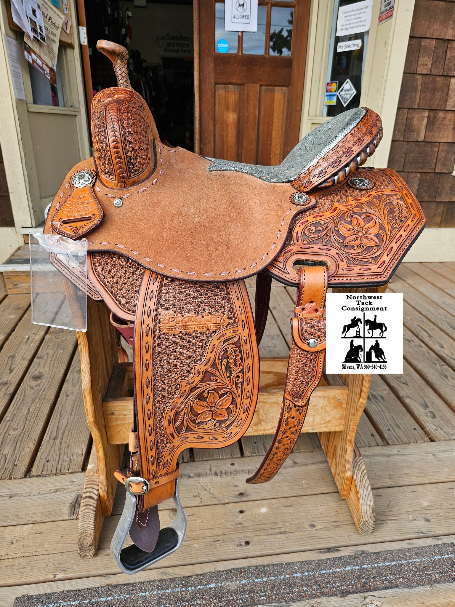 On Trial     15.5" Marlene McRae Special Effx Barrel saddle by Reinsman