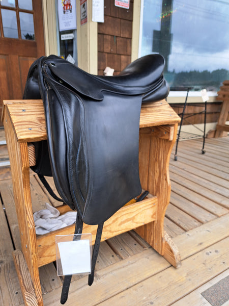 18" JRD Dressage Saddle