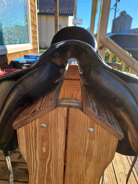 17" Albion Platinum Dressage Saddle