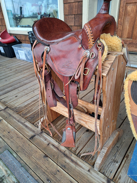 15.5" Synergist Trailwestern Saddle