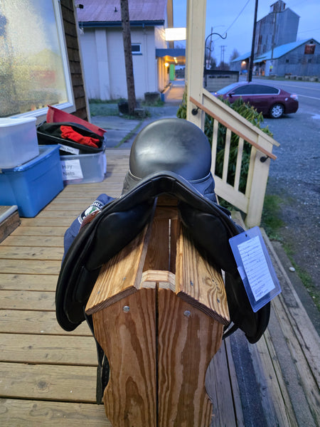 17.5" Schleese Sequence Dressage Saddle