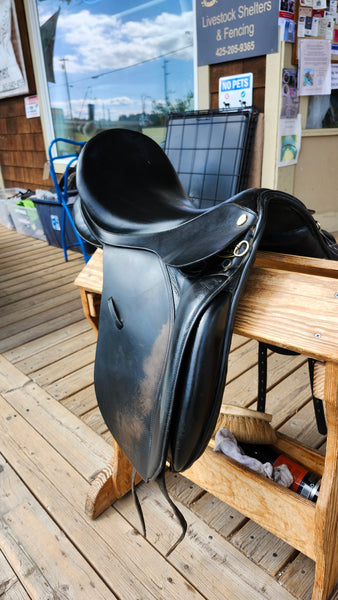 17.5" Kincade Dressage Saddle
