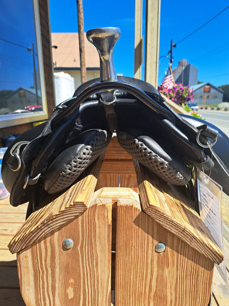 Ghost Quilty Treeless Saddle