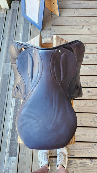 17" Stubben Phoenix Elite Jumping Saddle
