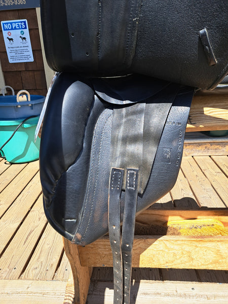 18" JRD Dressage Saddle