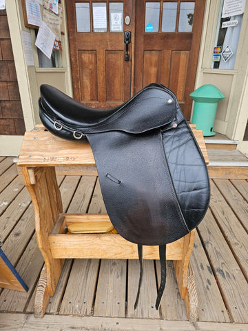 17" Courbette Pirouette Dressage Saddle