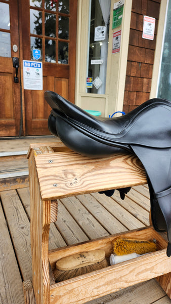 17.5" Albion Kontrol Close Contact Jump Saddle