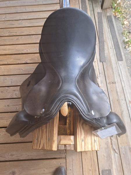 17" Zaldi New Kent Dressage Saddle