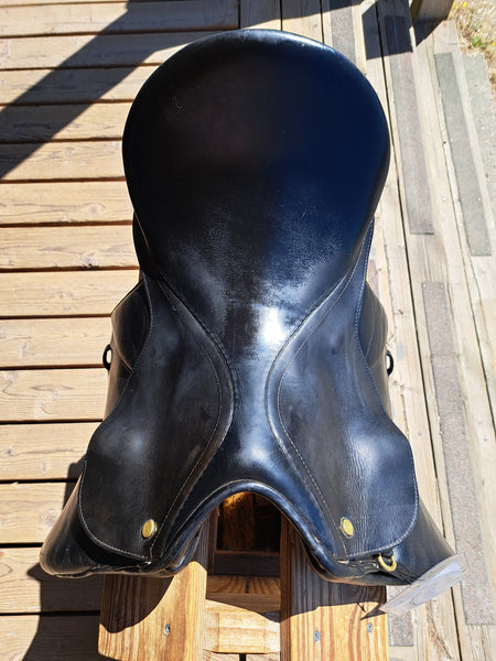 17" Collegiate Dressage saddle