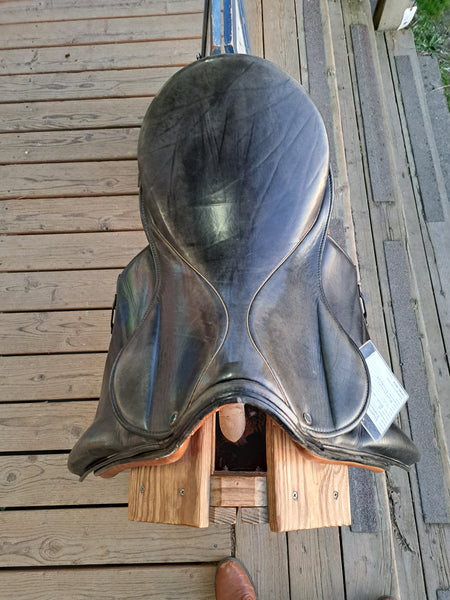 18" Stubben Romanus Dressage Saddle