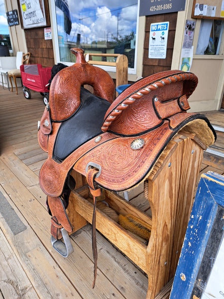 15.5" Treeless Tammy Fischer by Circle Y Barrel Saddle