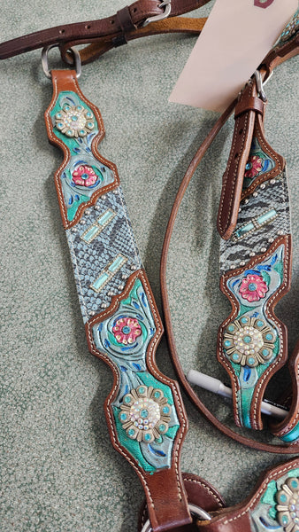 Tack Set With Flowers