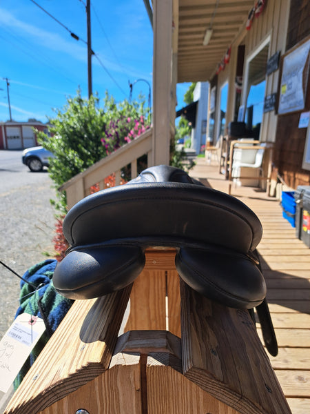 16.5" Wintec All Purpose English Saddle