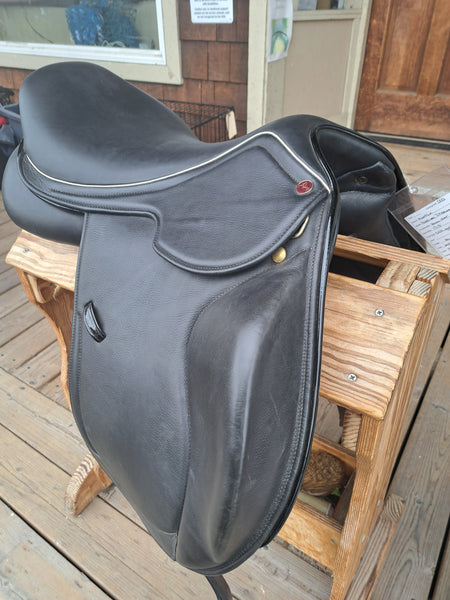 17.5" Max Flex Dressage Saddle
