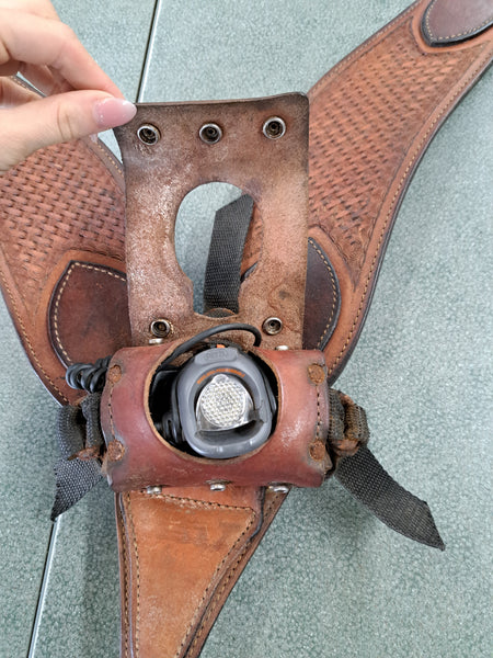 Sharp Breast Collar W/ Flashlight Attatchment