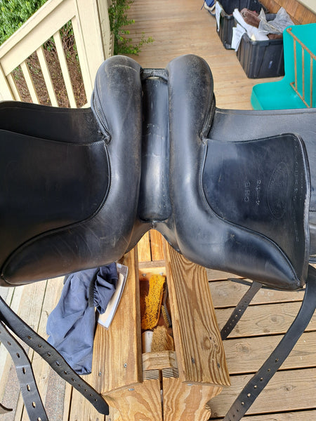 18" Schleese CHB Dressage Saddle