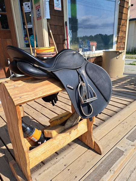 16.5" Wintec All Purpose English Saddle