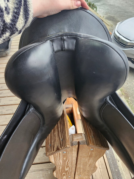 18" Jorge Canaves Vienna II Dressage Saddle