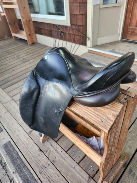 18" Barnsby Special Crown Dressage Saddle