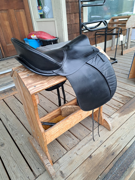 Ansur Classic Dressage Saddle