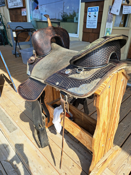 17" Hilason Treeless Barrel Racing Saddle