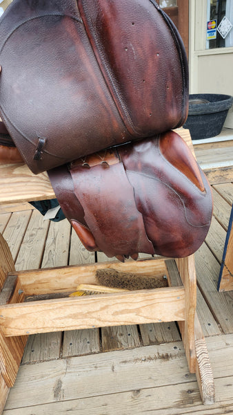 17" Devoux Socoa Jump Saddle