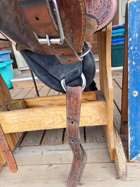 15.5" Treeless Tammy Fischer by Circle Y Barrel Saddle