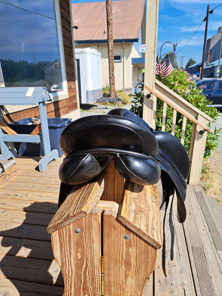 17.5" Custom Saddlery Wolfgang Solo Dressage Saddle
