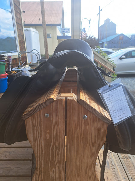 17" Zaldi New Kent Dressage Saddle