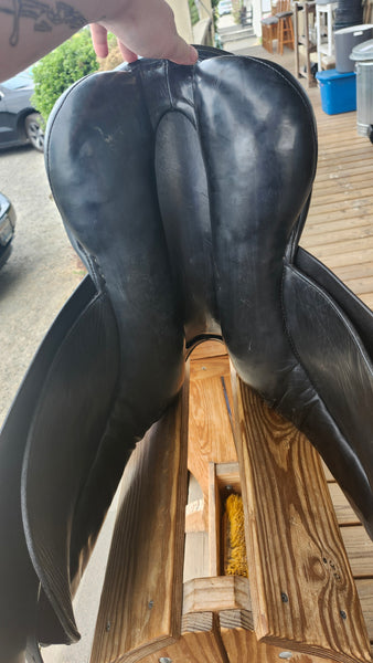 17.5" Karl Niedersuss Dressage Saddle