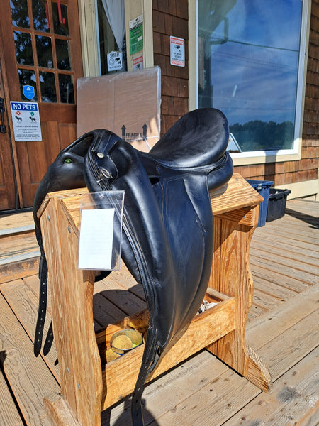 18" Devoucoux Mendia Monoflap Dressage Saddle