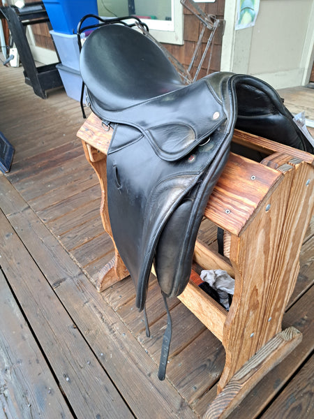 18" Courbette Aristokrat Dressage Saddle