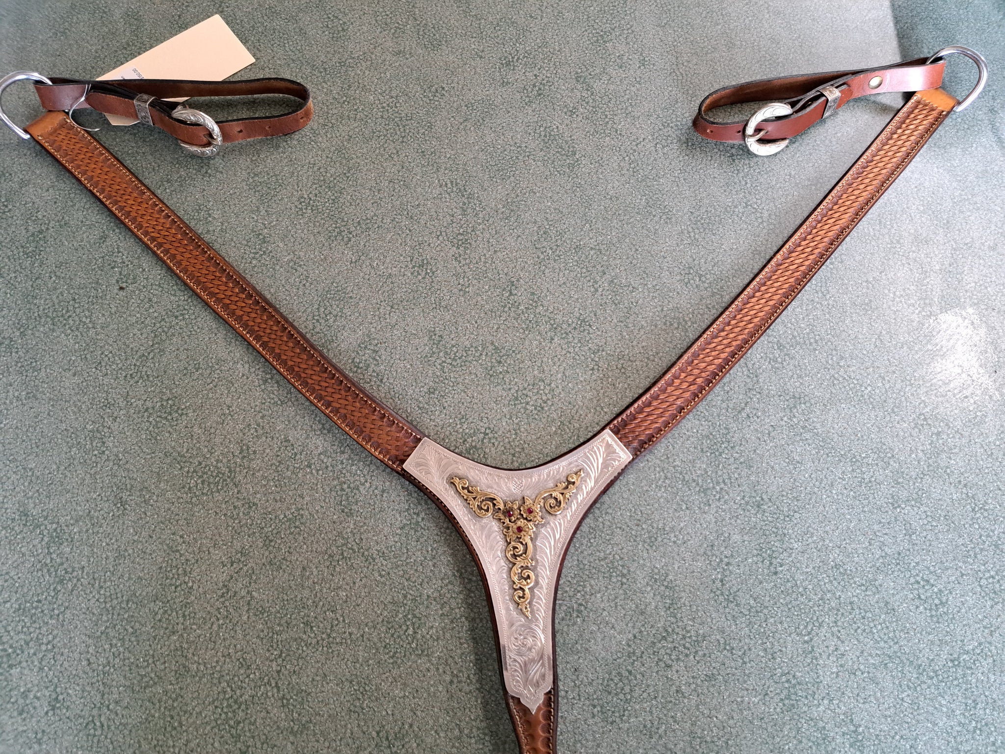Show Breast Collar