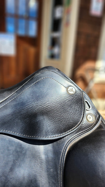 18" Prestige D1 Dressage Saddle