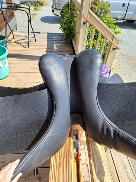 17.5" Cavaletti Dressage Saddle