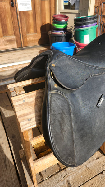 16.5" Wintec All Purpose English Saddle