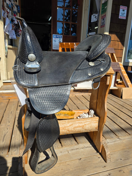 17" Hilason Treeless Barrel Racing Saddle