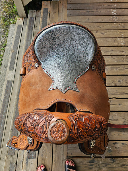 On Trial     15.5" Marlene McRae Special Effx Barrel saddle by Reinsman