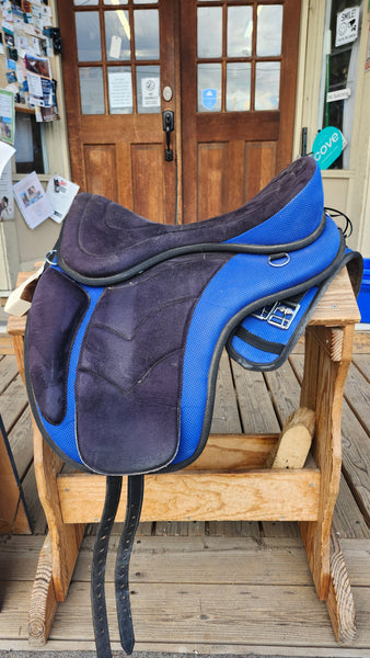 17" Tough 1 Treeless Endurance Saddle (#2)