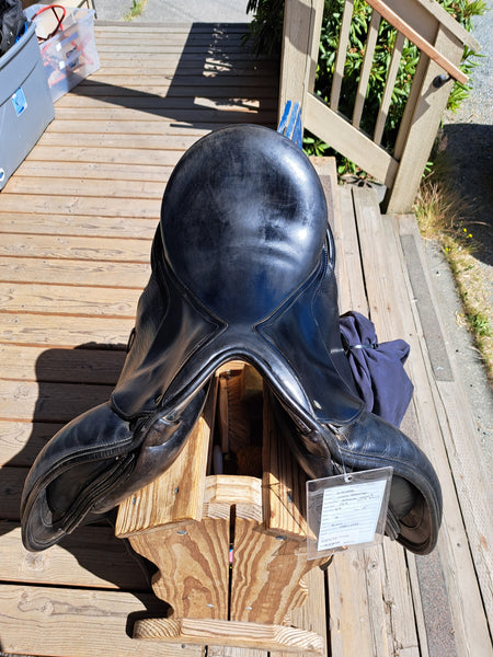 17.5" Schleese Wave Dressage Saddle