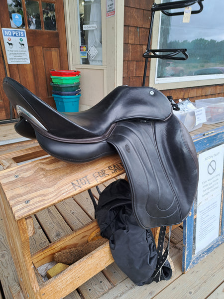 18" WOW Dressage Saddle
