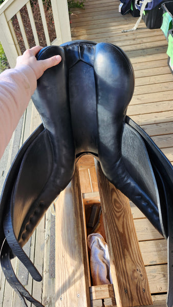 17.5" Karl Niedersuss Symphonie Dressage Saddle
